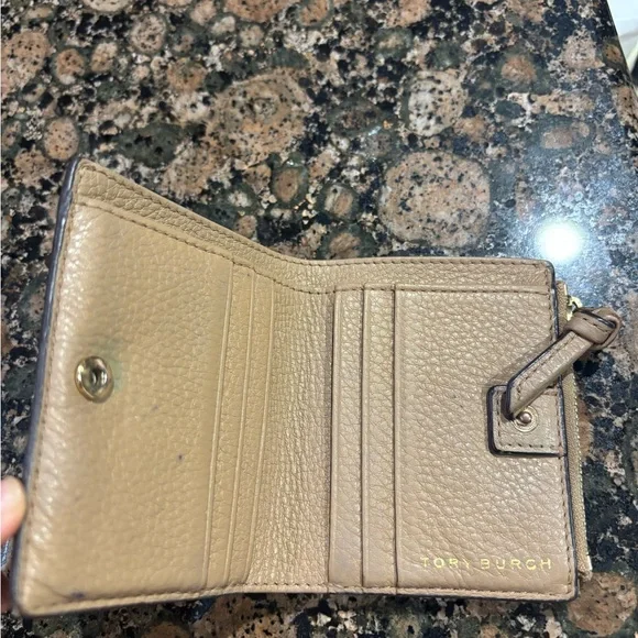 Tory Burch Neutral Pebbled Leather Zip Wallet - Picture 4 of 5